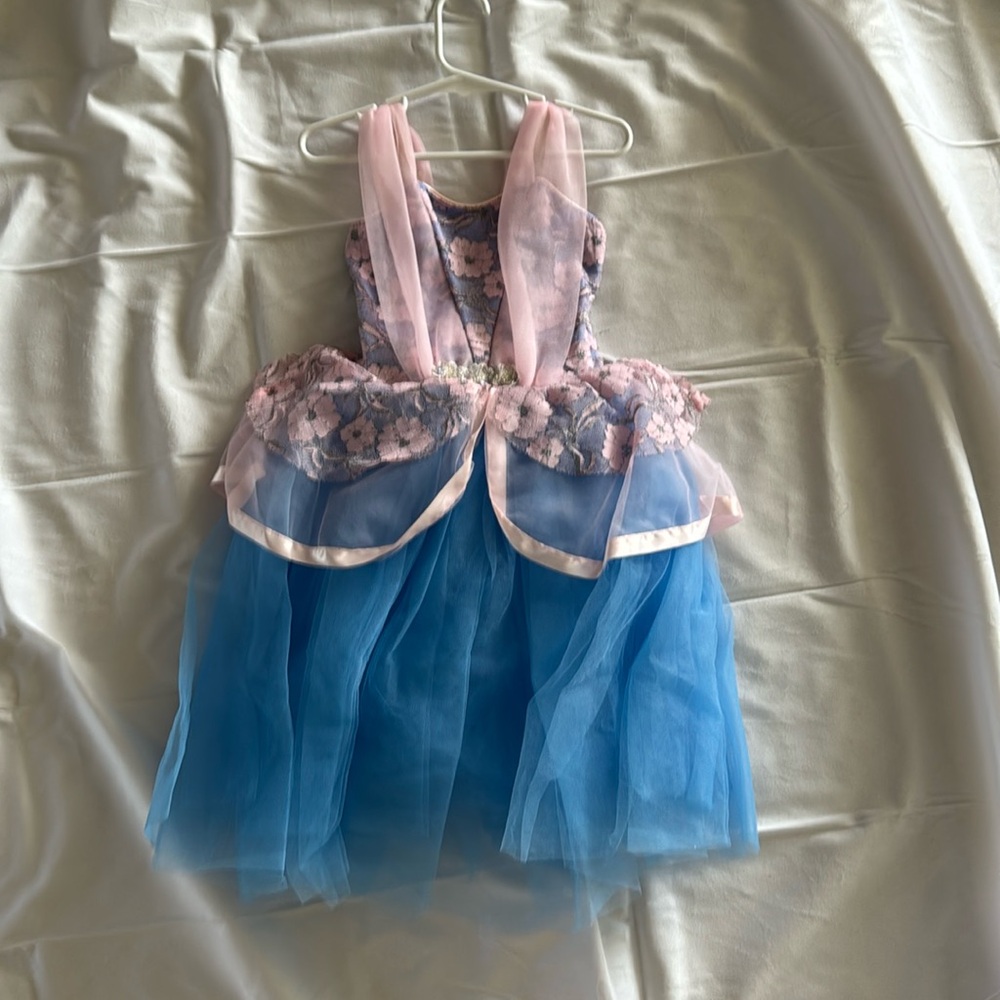 Girls small child sc size no stains or rips dancewear or costume for princesses